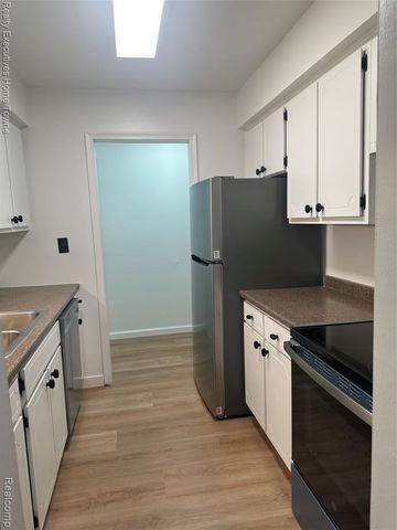 39477 Van Dyke Avenue, Sterling Heights, MI 48313