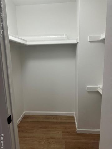 39477 Van Dyke Avenue, Sterling Heights, MI 48313