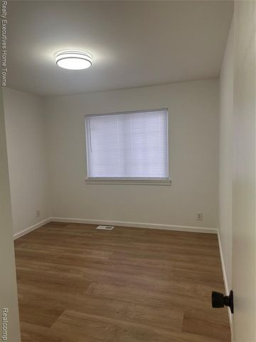 39477 Van Dyke Avenue, Sterling Heights, MI 48313