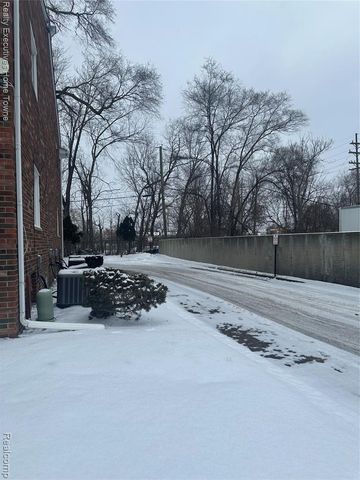 39477 Van Dyke Avenue, Sterling Heights, MI 48313