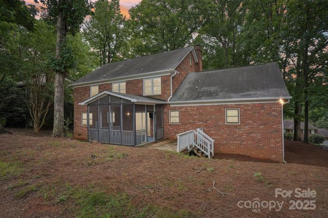 10016 Whitethorn Drive, Charlotte, NC 28277