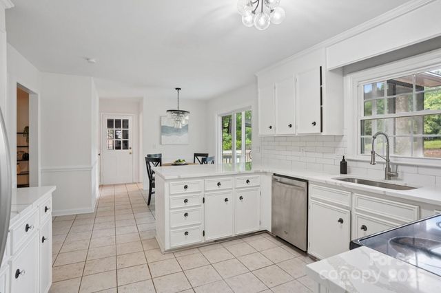 10016 Whitethorn Drive, Charlotte, NC 28277