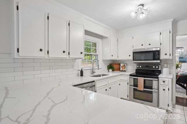 10016 Whitethorn Drive, Charlotte, NC 28277