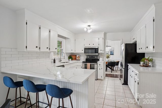 10016 Whitethorn Drive, Charlotte, NC 28277