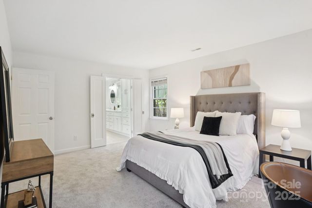 10016 Whitethorn Drive, Charlotte, NC 28277