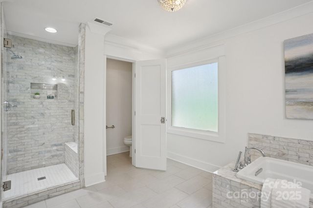 10016 Whitethorn Drive, Charlotte, NC 28277