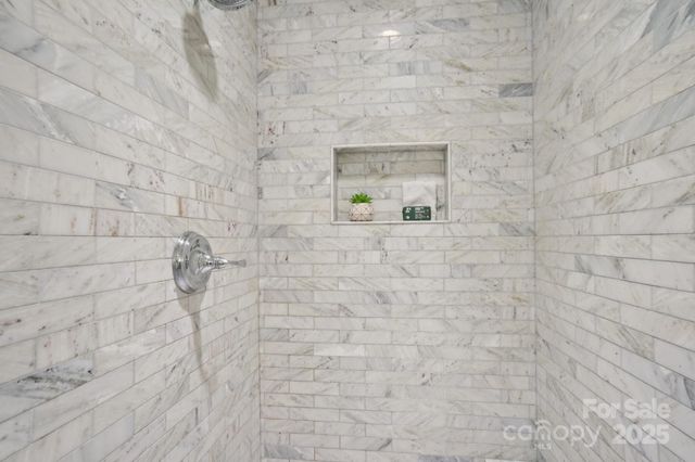 10016 Whitethorn Drive, Charlotte, NC 28277