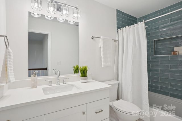 10016 Whitethorn Drive, Charlotte, NC 28277