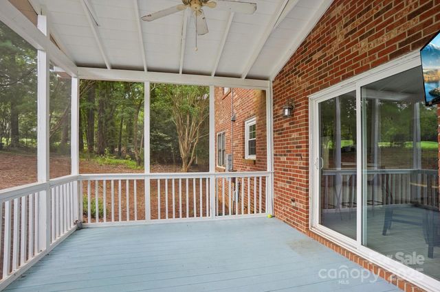 10016 Whitethorn Drive, Charlotte, NC 28277