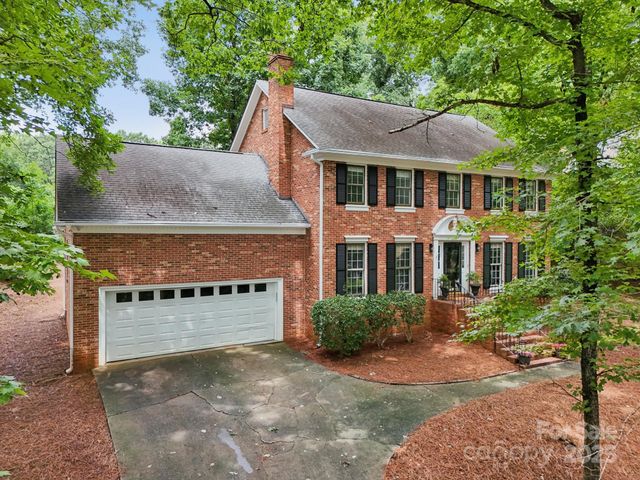 10016 Whitethorn Drive, Charlotte, NC 28277