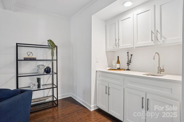 10016 Whitethorn Drive, Charlotte, NC 28277