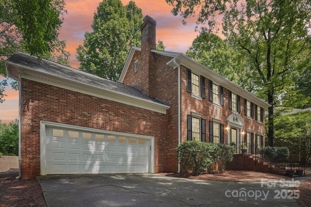 10016 Whitethorn Drive, Charlotte, NC 28277