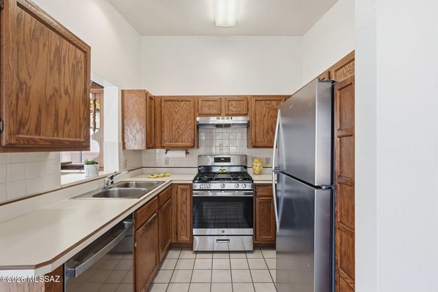 174 E Camino De Diana, Green Valley, AZ 85614