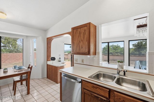 174 E Camino De Diana, Green Valley, AZ 85614