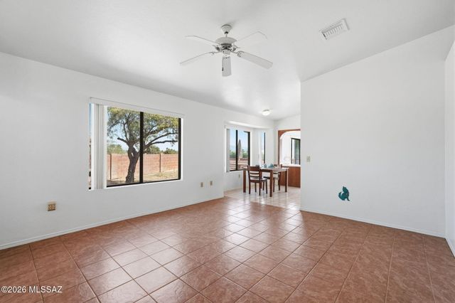 174 E Camino De Diana, Green Valley, AZ 85614