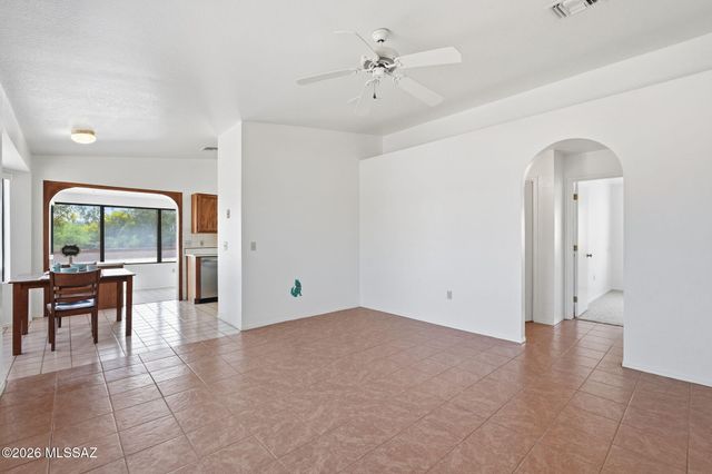 174 E Camino De Diana, Green Valley, AZ 85614