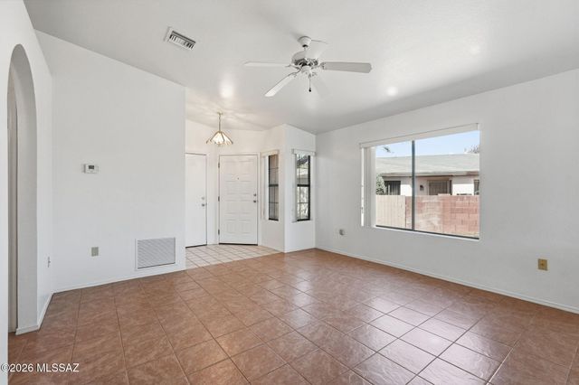 174 E Camino De Diana, Green Valley, AZ 85614