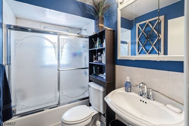 46 Mary Ave, Woodland Park, NJ 07424