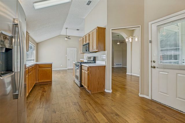 221 Layman Drive, Cedar Hill, TX 75104