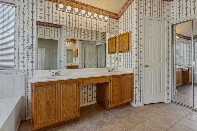 221 Layman Drive, Cedar Hill, TX 75104