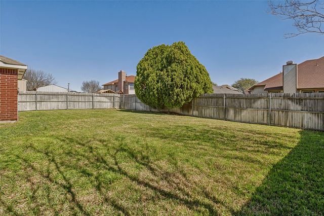 221 Layman Drive, Cedar Hill, TX 75104