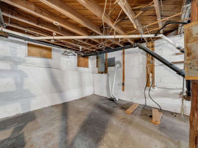 208 Inglewood Dr, Clarksville, TN 37040