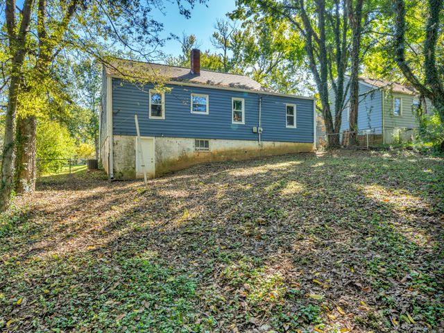 208 Inglewood Dr, Clarksville, TN 37040