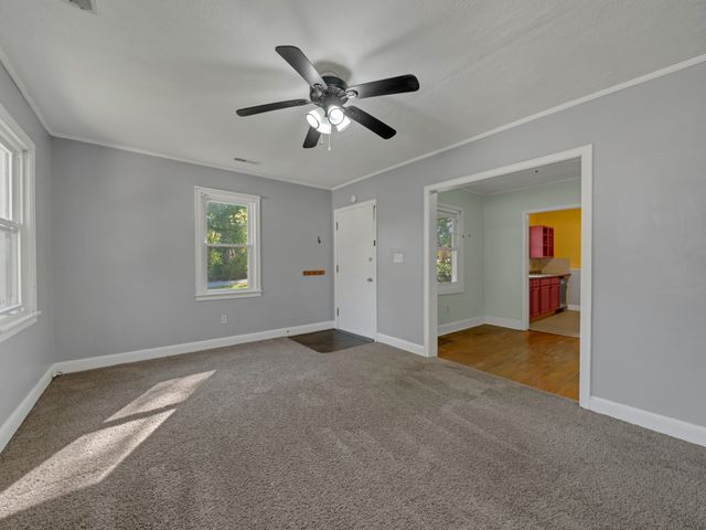 208 Inglewood Dr, Clarksville, TN 37040