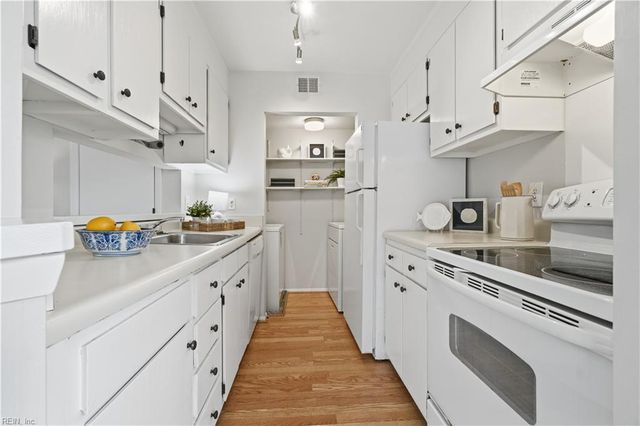 1009 Autumn Woods Ln Apt 107, Virginia Beach, VA 23454