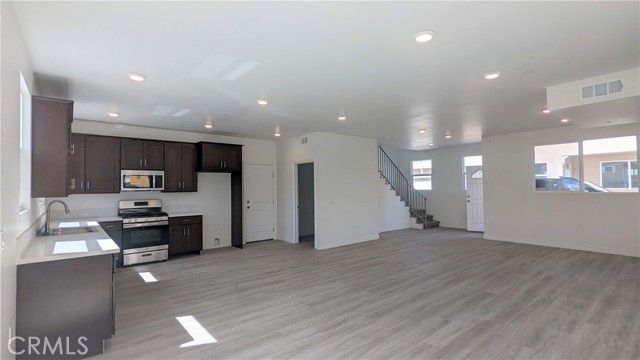 15126 Logos Court, North Hills (los Angeles), CA 91343