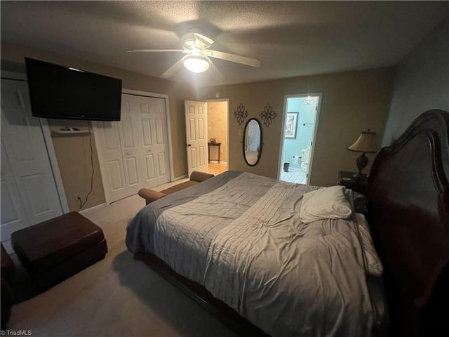 903 Park Place Drive E, Kernersville, NC 27284