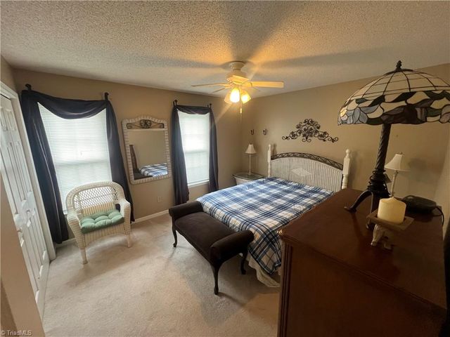 903 Park Place Drive E, Kernersville, NC 27284