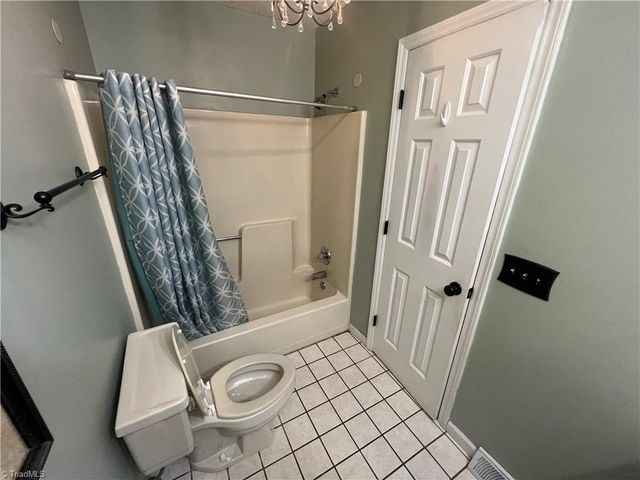 903 Park Place Drive E, Kernersville, NC 27284