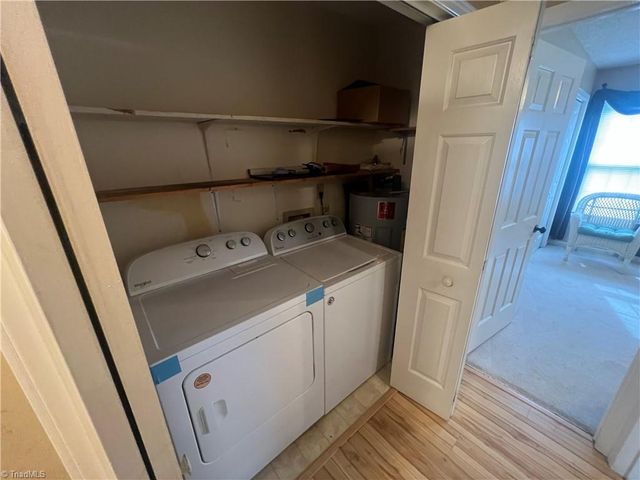 903 Park Place Drive E, Kernersville, NC 27284