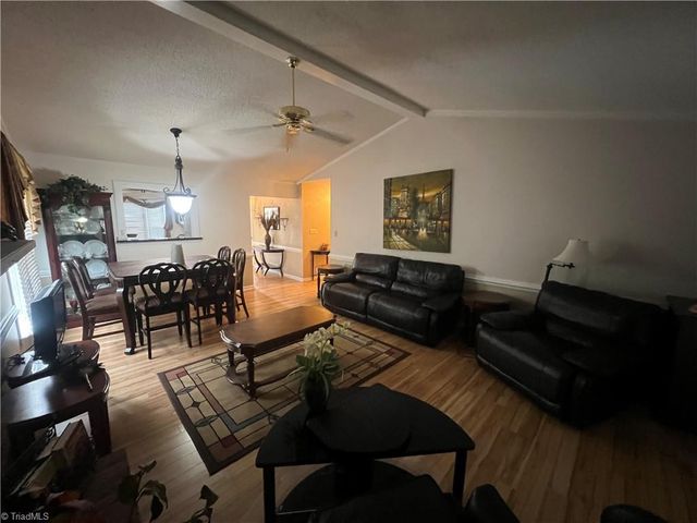 903 Park Place Drive E, Kernersville, NC 27284