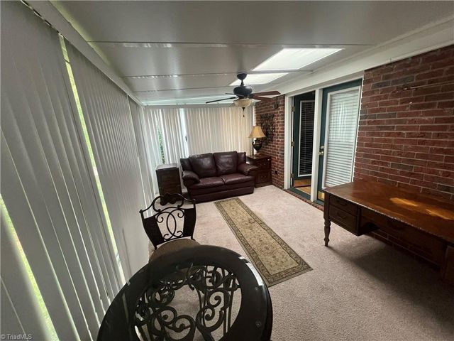 903 Park Place Drive E, Kernersville, NC 27284