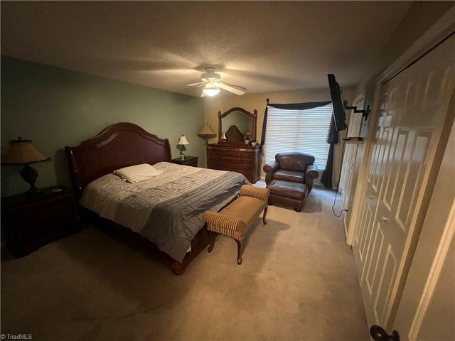 903 Park Place Drive E, Kernersville, NC 27284