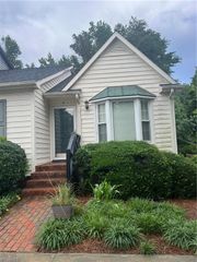 903 Park Place Drive E, Kernersville, NC 27284