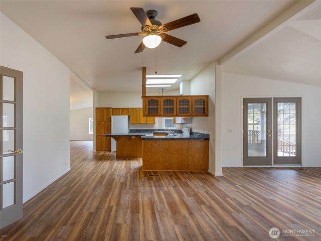 200 Leprechaun Lane, Port Angeles, WA 98362