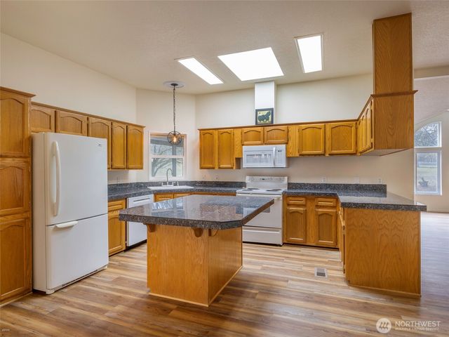 200 Leprechaun Lane, Port Angeles, WA 98362