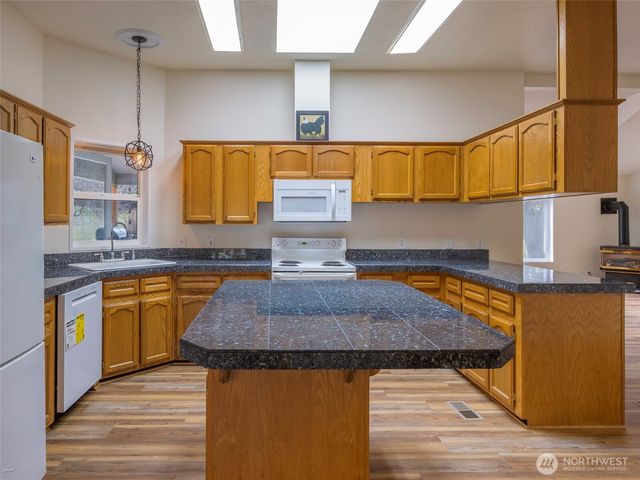 200 Leprechaun Lane, Port Angeles, WA 98362