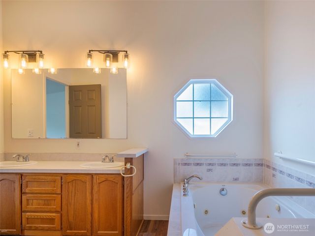 200 Leprechaun Lane, Port Angeles, WA 98362