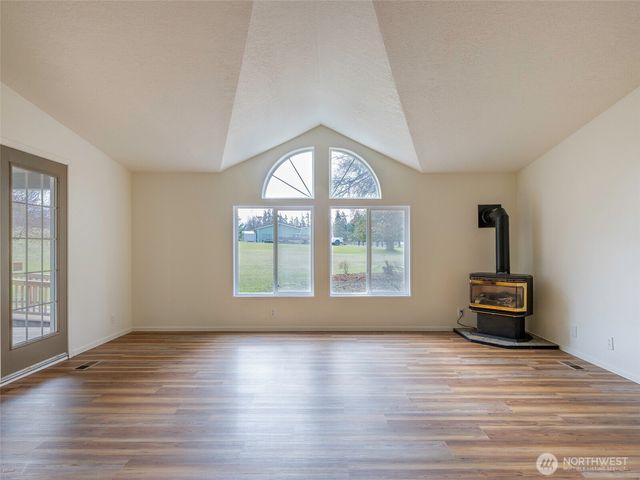 200 Leprechaun Lane, Port Angeles, WA 98362