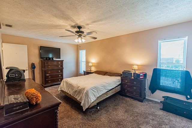 450 SW Eyerly Avenue, Port St Lucie, FL 34983