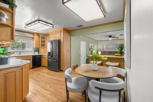 1001 W Latimer Avenue, Campbell, CA 95008