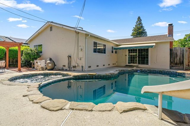 1001 W Latimer Avenue, Campbell, CA 95008