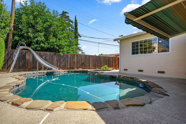1001 W Latimer Avenue, Campbell, CA 95008