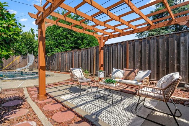 1001 W Latimer Avenue, Campbell, CA 95008
