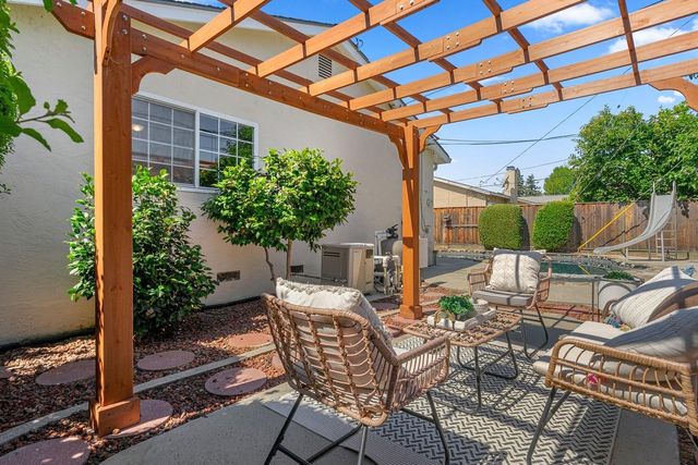 1001 W Latimer Avenue, Campbell, CA 95008