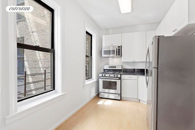 222 E 82nd St Apt 2H, New York City, NY 10028